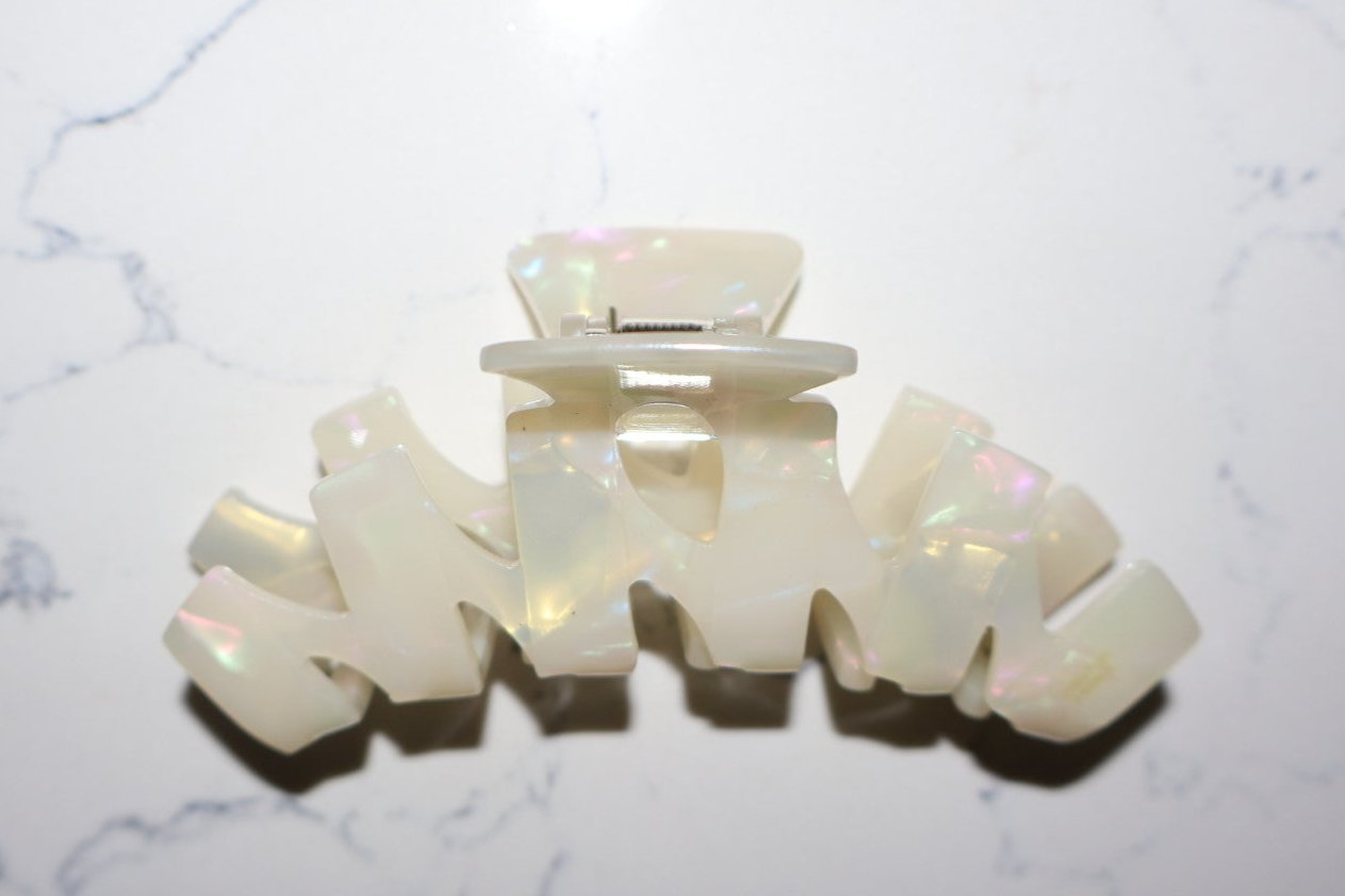 Lux Claw Clip- Pearl