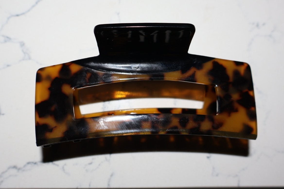 Lux Claw Clip- Tortoise Black